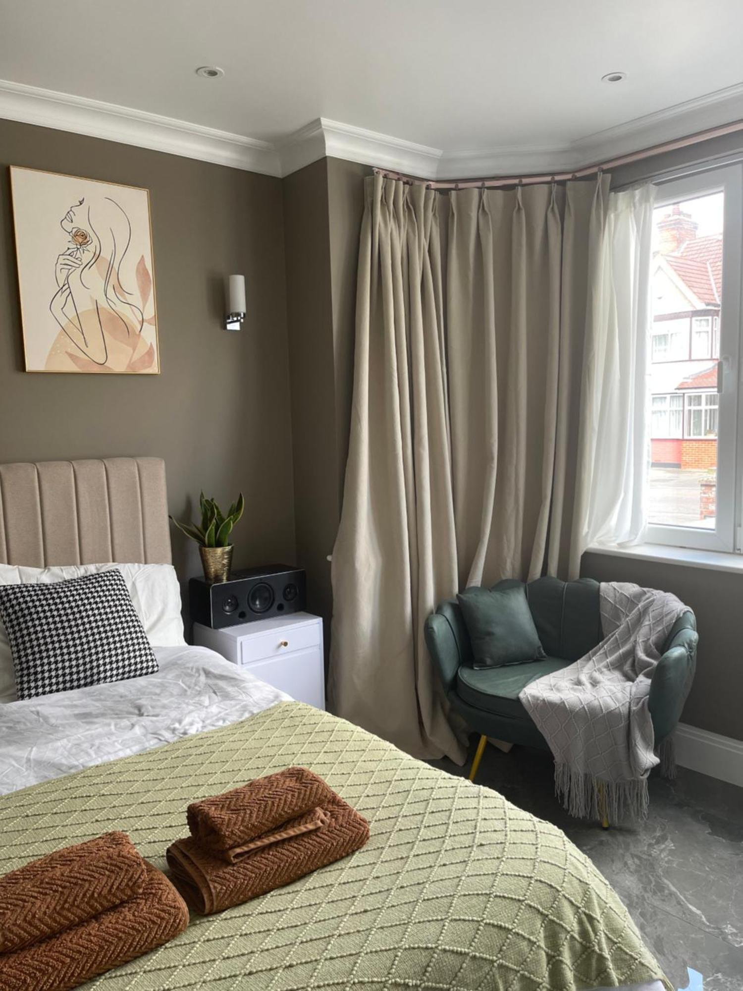 Modern Huge Double Room With Private Bathroom In Colindale Edgware Exterior foto